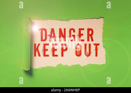Handschriftschild Danger Eintritt verboten. Business Concept Warning Restriction Forbidden Keep Away Beobachten Sie die Sicherheit Stockfoto