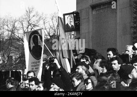 Kundgebung der Demokratischen Front, St. Alexander Newski Sq., Sofia, Bulgarien. Die zweite Kundgebung der Opposition seit dem Putsch am 10. November 1989. Stockfoto