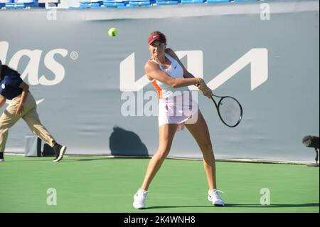 Monastir, Tunesien. 4. Oktober 2022. Linda Fruhvirtova in Aktion.Petra Martic (CRO) gegen Linda Fruhvirtova (CZE) während des Jasmin Open Tunisia Tennisturniers (WTA 250) in Monastir in der Sahelzone (160km südöstlich von Tunis) vom 1. Bis 9. Oktober 2022.Petra Martic gewinnt 2/0. (Bild: © Chokri Mahjoub/ZUMA Press Wire) Stockfoto