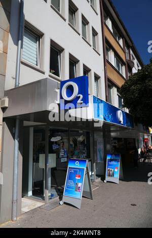 MÖNCHENGLADBACH, DEUTSCHLAND - 18. SEPTEMBER 2020: O2 Mobilfunkgeschäft in Mönchengladbach. O2 ist ein Mobilfunkanbieter im Besitz des spanischen Unternehmens Telefonica Stockfoto