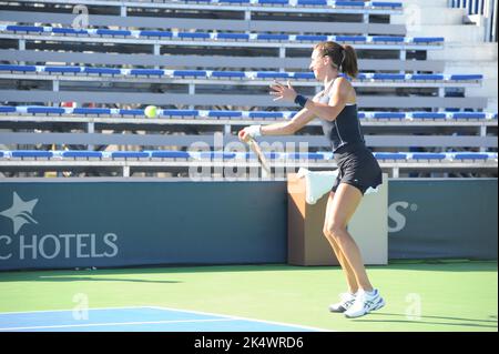 Monastir, Tunesien. 4. Oktober 2022. Petra Martic in Aktion.Petra Martic (CRO) gegen Linda Fruhvirtova (CZE) während des Jasmin Open Tunisia Tennisturniers (WTA 250) in Monastir in der Sahel (160km südöstlich von Tunis) vom 1. Bis 9. Oktober 2022.Petra Martic gewinnt 2/0. (Bild: © Chokri Mahjoub/ZUMA Press Wire) Stockfoto