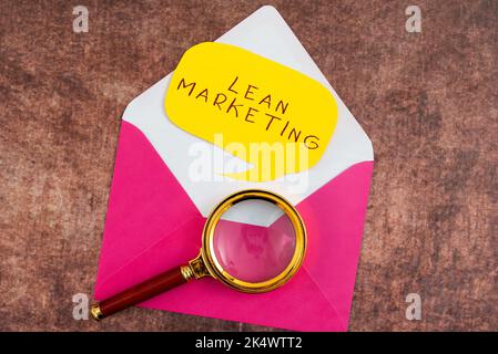 Handschrift Zeichen Lean Marketing. Wort für verantwortlich für die Prüfung der Einzelhandelsstrategie und Ort, der fachmännisch funktioniert Stockfoto