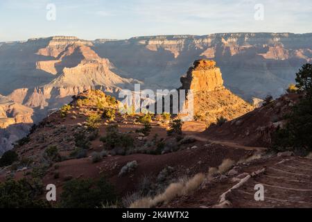 Der South Kaibab Trail Biegt Um Corner In Richtung Plateau Stockfoto