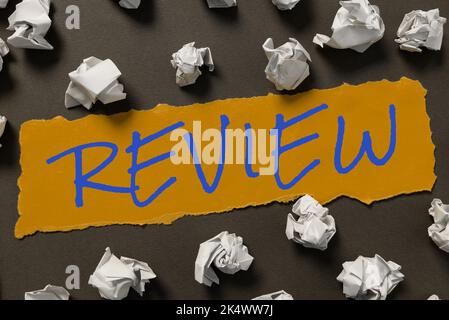 Signieren, um die Überprüfung anzuzeigen. Business Overview bewertet die fragende Arbeit anhand ihrer Stärken und Schwächen Stockfoto