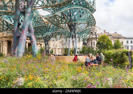 Die Polinations-Ausstellung am Victoria Square in Birmingham ist ein Fest der Farben, Schönheit und natürlichen Vielfalt und war Teil des ausgepackten Festivals Stockfoto