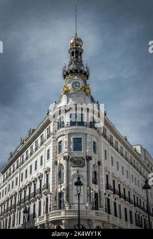 Flaches Eisengebäude in Madrid, Spanien Stockfoto