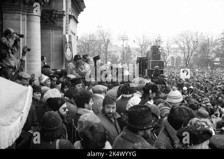 Kundgebung der Demokratischen Front, St. Alexander Newski Sq., Sofia, Bulgarien. Die zweite Kundgebung der Opposition seit dem Putsch am 10. November 1989. Stockfoto