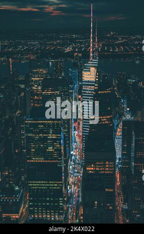 Skyline der Stadt bei Nacht Blick auf die Straßen New York Manhattan Stockfoto