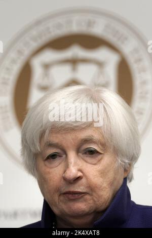 Washington, Usa. 04. Oktober 2022. Die US-Finanzministerin Janet Yellen hält am 4. Oktober 2022 beim Freedman's Bank Forum im Finanzministerium in Washington, DC, eine Rede. Foto von Yuri Gripas/UPI Credit: UPI/Alamy Live News Stockfoto