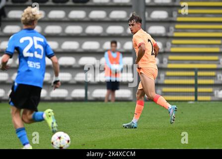 Roeselare, Belgien. 04. Oktober 2022. Sergio Diez (2) von Atletico Madrid, abgebildet während eines Fußballspiels zwischen den Jugendmannschaften des Club Brugge KV und Atletico Madrid während des dritten Spieltages in der Gruppe B in der UEFA-JUGENDLIGA für die Saison 2022-2023, am Dienstag, dem 4. Oktober 2022 in Roeselare, Belgien. Kredit: David Catry/Alamy Live Nachrichten Stockfoto