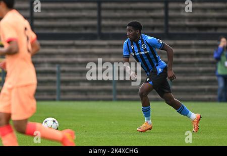 Roeselare, Belgien. 04. Oktober 2022. Lukas Mondele (15) vom Club NXT, abgebildet während eines Fußballspiels zwischen den Jugendmannschaften des Club Brugge KV und Atletico Madrid während des dritten Spieltages in der Gruppe B in der UEFA YOUTH League für die Saison 2022-2023, am Dienstag, dem 4. Oktober 2022 in Roeselare, Belgien. Kredit: David Catry/Alamy Live Nachrichten Stockfoto