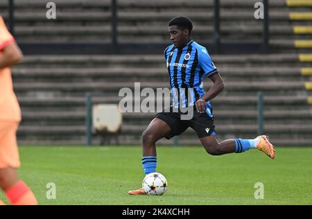 Roeselare, Belgien. 04. Oktober 2022. Lukas Mondele (15) vom Club NXT, abgebildet während eines Fußballspiels zwischen den Jugendmannschaften des Club Brugge KV und Atletico Madrid während des dritten Spieltages in der Gruppe B in der UEFA YOUTH League für die Saison 2022-2023, am Dienstag, dem 4. Oktober 2022 in Roeselare, Belgien. Kredit: David Catry/Alamy Live Nachrichten Stockfoto