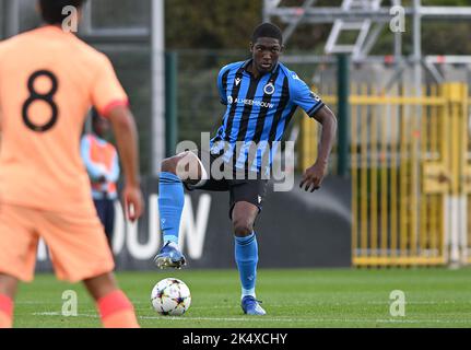 Roeselare, Belgien. 04. Oktober 2022. Joel Ordonez (4) vom Club NXT, abgebildet während eines Fußballspiels zwischen den Jugendmannschaften des Club Brugge KV und Atletico Madrid während des dritten Spieltages in der Gruppe B in der UEFA YOUTH League für die Saison 2022-2023, am Dienstag, dem 4. Oktober 2022 in Roeselare, Belgien. Kredit: David Catry/Alamy Live Nachrichten Stockfoto