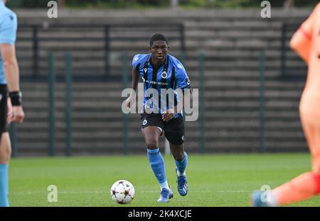 Roeselare, Belgien. 04. Oktober 2022. Joel Ordonez (4) vom Club NXT, abgebildet während eines Fußballspiels zwischen den Jugendmannschaften des Club Brugge KV und Atletico Madrid während des dritten Spieltages in der Gruppe B in der UEFA YOUTH League für die Saison 2022-2023, am Dienstag, dem 4. Oktober 2022 in Roeselare, Belgien. Kredit: David Catry/Alamy Live Nachrichten Stockfoto