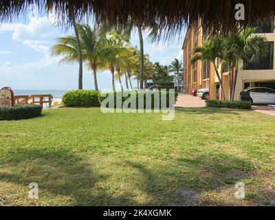 Fort Myers Beach, FL, USA - 4. Oktober 2022: Seaside Condos, wie sie im März 2017 vor dem Niederschlagen durch den US-amerikanischen Vormarsch, Ian, erschienen. Stockfoto