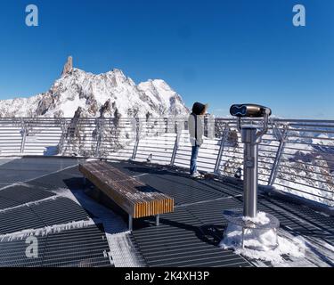 Blick von der Spitze des Skyway Monte Bianco, ein Seilbahnsystem in der Nähe des Courmayeur. Aosta-Tal, Italien Stockfoto