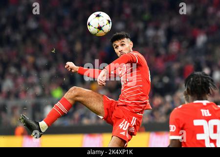 München, Deutschland. 04. Oktober 2022. Noussair Mazraoui von Bayern in Aktion während der Champions League, 3. Runden, Gruppe C Spiel Bayern München gegen Viktoria Pilsen in München, Deutschland, 4. Oktober 2022. Kredit: Miroslav Chaloupka/CTK Foto/Alamy Live Nachrichten Stockfoto