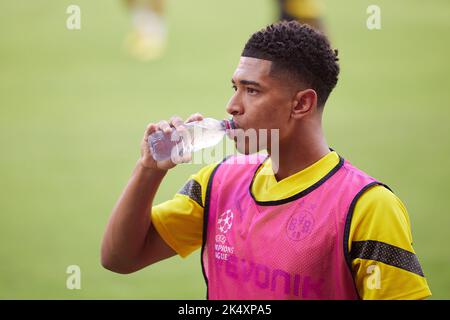 Sevilla, Spanien. 04. Oktober 2022. Jude Bellingham aus Dortmund bei einem letzten Training vor dem UEFA Champions League-Spiel zwischen dem FC Sevilla und Dortmund im Estadio Ramon Sanchez Pizjuan in Sevilla. (Foto: Gonzales Photo/Alamy Live News Stockfoto