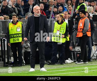 München, Deutschland. 04. Oktober 2022. Trainer von Pilsen Michal Bilek während der Champions League, 3. Runden, Gruppe C Spiel Bayern München gegen Viktoria Pilsen in München, 4. Oktober 2022. Kredit: Miroslav Chaloupka/CTK Foto/Alamy Live Nachrichten Stockfoto