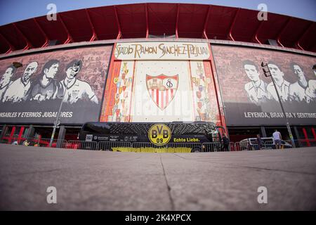 Sevilla, Spanien. 04. Oktober 2022. Das Estadio Ramon Sanchez Pizjuan ist bereit für das UEFA Champions League-Spiel zwischen dem FC Sevilla und Dortmund in Sevilla. (Foto: Gonzales Photo/Alamy Live News Stockfoto