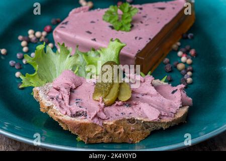 Hausgemachte Terrine auf einem Teller Stockfoto