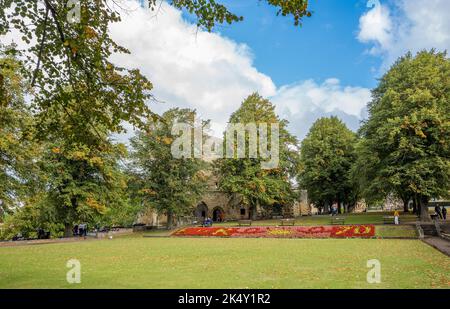 Informationstafel mit den Gewinnern des knaresborough in Bloom-Wettbewerbs für ein Blumenbeet zur Feier des Platin-Jubiläums der Königin. Stockfoto