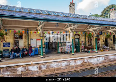 Knaresborough Railway Station, ein denkmalgeschützter Bahnhof in der Yorkshire Marktstadt Knaresborough, Yorkshire, England. Stockfoto