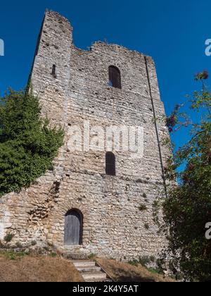St. Leonard's Tower ist ein wahrscheinlicher normannischer Bergfried in West Malling, Kent, England. Stockfoto