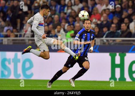 Mailand, Italien. 04. Oktober 2022. Pedri (8) aus Barcelona während des UEFA Champions League-Spiels zwischen Inter und Barcelona bei Giuseppe Meazza in Mailand. (Foto: Gonzales Photo/Alamy Live News Stockfoto