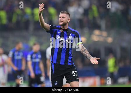 Mailand, Italien. 04. Oktober 2022. Milan Skriniar des FC Internazionale während des UEFA Champions League-Spiel der Gruppe C zwischen dem FC Internazionale und dem FC Barcelona am 4. Oktober 2022 im Stadio San Siro, Mailand, Italien. Kredit: Giuseppe Maffia/Alamy Live Nachrichten Stockfoto