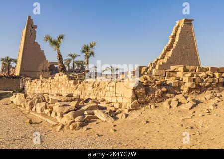 Karnak, Luxor, Ägypten. Ruinen am Karnak-Tempelkomplex in Luxor. Stockfoto