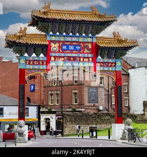 Newcastle-upon-Tyne, England, Vereinigtes Königreich.  Chinatown Eingangsbogen, St. Andrews Street. Stockfoto