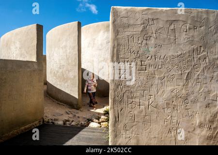 „The Voice of Sea“ (O Voz do Mar), ein Labyrinth im Freien und eine Skulptur im Inneren der Fortaleza de Sagres, Portugal Stockfoto