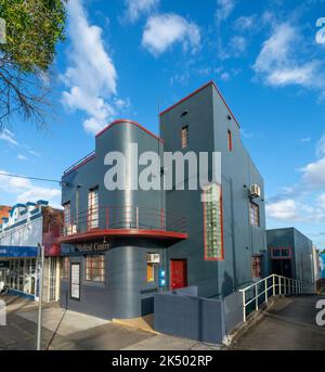 Das Art déco-Zentrum für medizinische Versorgung an der Hauptstraße in murwillumbah in den nördlichen Flüssen, New South wales, NSW, australien, Frontansicht Stockfoto