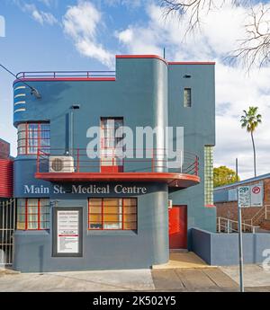 Das Art déco-Zentrum für medizinische Versorgung an der Hauptstraße in murwillumbah in den nördlichen Flüssen, New South wales, NSW, australien, Frontansicht Stockfoto