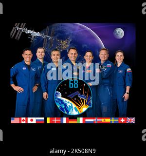 Usa. 24.. Mai 2022. Offizielles Logo. Die siebenköpfige Expedition 68-Crew posiert für ein offizielles Porträt. Von links sind der NASA-Astronaut Frank Rubio, der Roskosmos-Kosmonaut Dmitri Petelin, der Astronaut Koichi Wakata der Japan Aerospace Exploration Agency (JAXA), die NASA-Astronauten Josh Cassada und Nicole Mann sowie die Kosmonauten des Roskosmos Sergey Prokopyev und Anna Kikina Quelle: NASA/ZUMA Press Wire Service/ZUMAPRESS.com/Alamy Live News Stockfoto