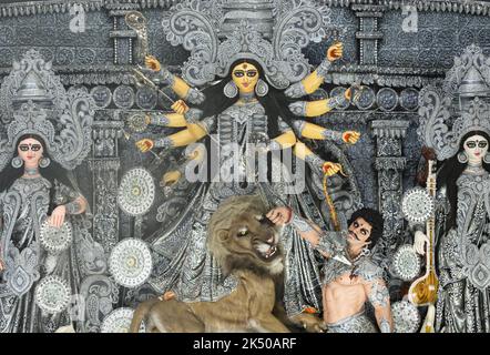 Idol der Durga-Göttin während des durga-Puja-Festivals von Westbengalen, Indien Stockfoto
