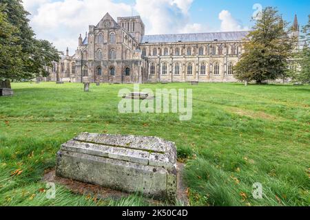 Winchester, England; 4. Oktober 2022 - Außenansicht der Kathedrale in Winchester, England. Stockfoto