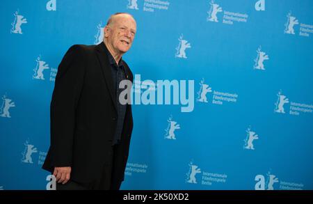 Berlin, Deutschland. 09.. Februar 2015. Drehbuchautor Wolfgang Kohlhaase während der Internationalen Filmfestspiele 65. beim Fotoshooting zu 'als wir träumten'. Drehbuchautor, Regisseur und Schriftsteller Wolfgang Kohlhaase ist tot. Er starb am 05. Oktober 2022 in Berlin, teilte die Akademie der Künste unter Berufung auf seine Frau mit. Kohlhaase war 91 Jahre alt. Quelle: Picture Alliance/dpa/Alamy Live News Stockfoto