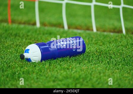 München, Deutschland. 04. Oktober 2022. Trinkflasche im Spiel FC BAYERN MÜNCHEN - FC VIKTORIA PILSEN 5-0 der Fußball UEFA Champions League, Gruppenphase, Gruppe C, Spieltag, in der Saison 2022/2023 in München, 4. Oktober 2022. Gruppenphase, FCB Kredit: Peter Schatz/Alamy Live News Stockfoto