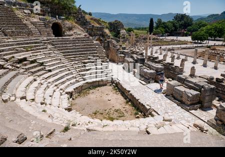 Griechisch-römisches Odeion, Konzertsaal oder Bouleuterion, kleines Amphitheater, archäologische Stätte von Ephesus, Selcuk, Türkei Stockfoto