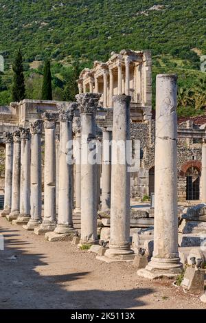 Tetragonos Agora (quadratischer Markt) oder kommerzielle Agora , Archäologische Stätte von Ephesus, Selcuk, Türkei Stockfoto