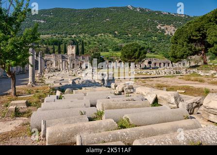 Tetragonos Agora (quadratischer Markt) oder kommerzielle Agora , Archäologische Stätte von Ephesus, Selcuk, Türkei Stockfoto