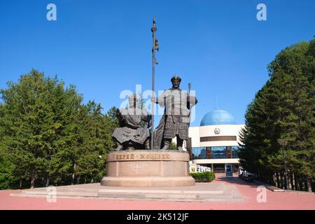 Bronzestatue eines Denkmals der Gründer des kasachischen Khanats, Kerey und Zhanibek. In Astana, Nursultan, Kasachstan. Stockfoto