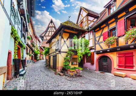 Eguisheim, Frankreich. Eine der Perlen des Elsass, ein authentischer Märchenort, die schönsten Dörfer Frankreichs. Stockfoto