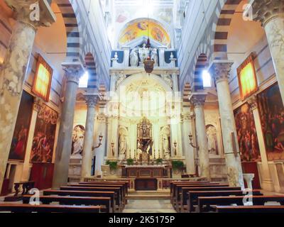 Innenansicht der Kathedrale von Pisa oder des Duomo di Santa Maria Assunta. Pisa, Italien - 18. Juli 2013. Stockfoto