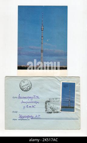 UdSSR - um 1970: Ein USSR Post First Day Cover und Postkartenumschlag mit Briefmarken. 75 Jahre seit der Erfindung des Radios. Stockfoto