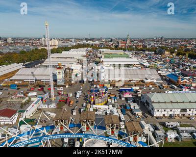 MÜNCHEN, DEUTSCHLAND - 5. OKTOBER 2022: Abteerdown des Oktoberfestes auf der Theresienwiese. Stockfoto