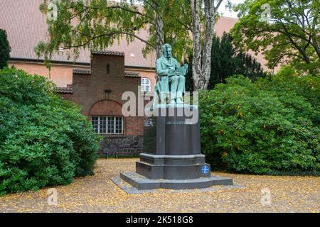 Kopenhagen, Dänemark. Oktober 2022. Søren Aabye Kierkegaard Statue im Garten der Königlichen Bibliothek Stockfoto