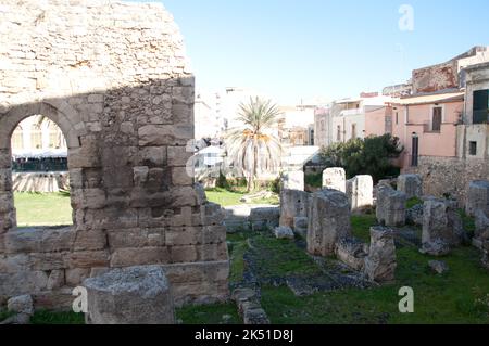 Überreste des Apollotempels, Ortigia, Syrakus (Sirakus), Provinz Sirakus (Syrakus), Sizilien, Italien. Siracusa war ein sehr wichtiger griechischer Kolon Stockfoto